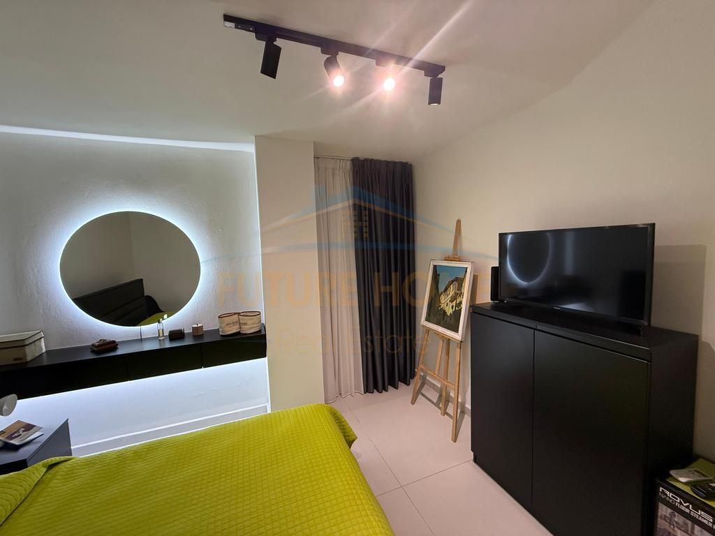 Shitet, Apartament 1+1, Fresku, Prane 2 Luaneve, Tiranë.