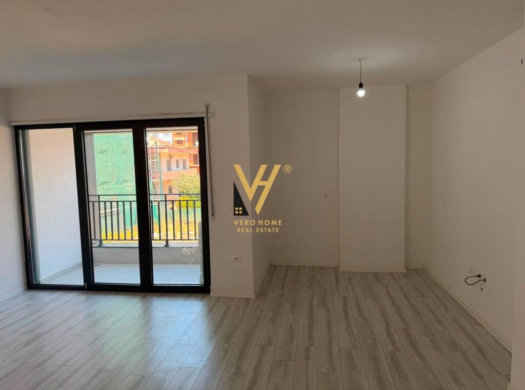 JEPET ZYRE 105 M2 ME QIRA TE BULEVARDI I RI 80.000 LEKE