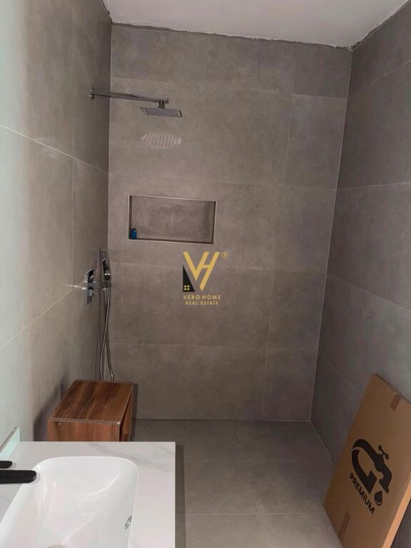 JEPET ZYRE 122 M2 ME QIRA TE K.NDREGJONI, BULEVARDI I RI 1.500 EURO