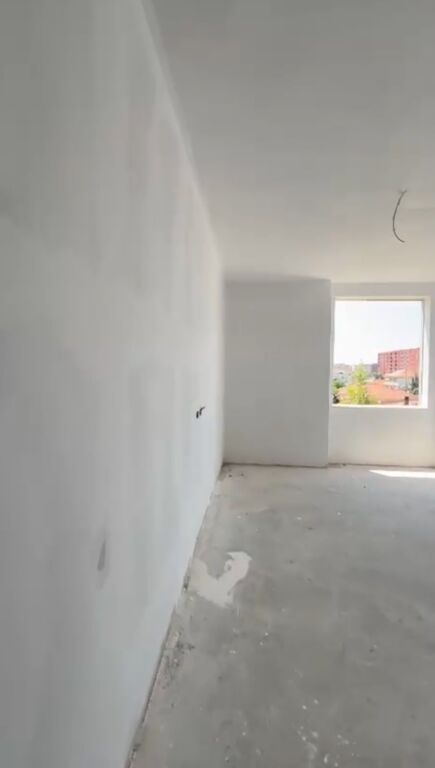 Shitet apartament 2+1+2