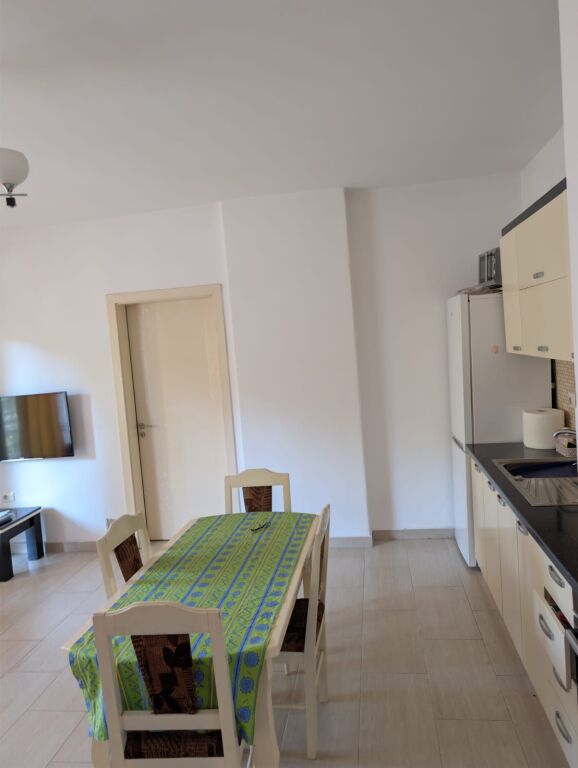 Qera | Apartament 1 + 1 | Rruga 5 Maji | 400 €/muaj