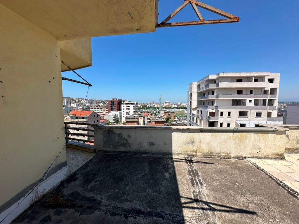 🏡 Shitet Papafingo me Sipërfaqe të Madhe – Ish Rajoni, Durrës