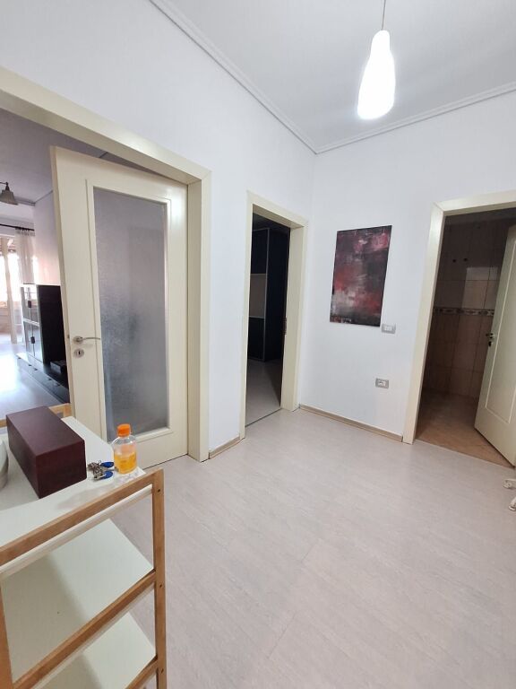 Shitet apartament 2+1+2 tualete tek Tregu Elektrik
