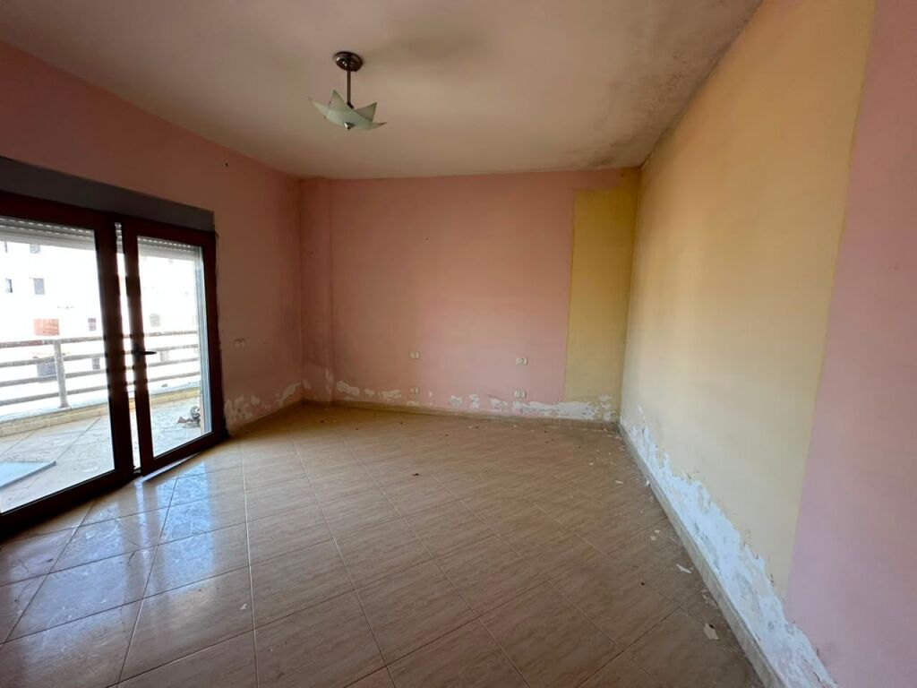 🏡 Shitet Papafingo me Sipërfaqe të Madhe – Ish Rajoni, Durrës