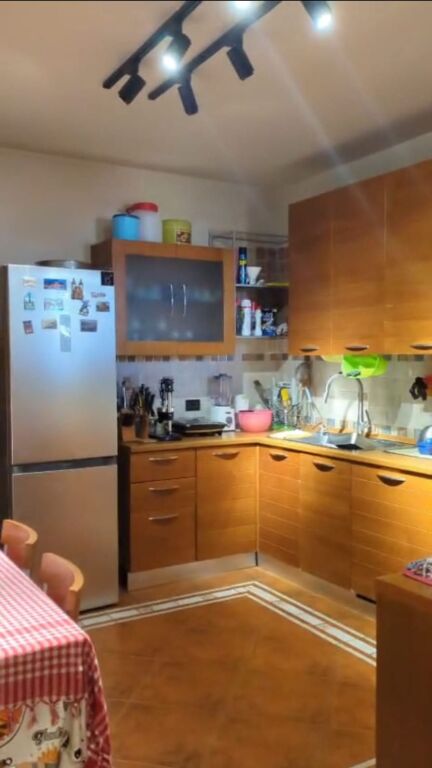 Shitje | Apartament 2 + 1 | Rruga Fortuzi | 300000 €