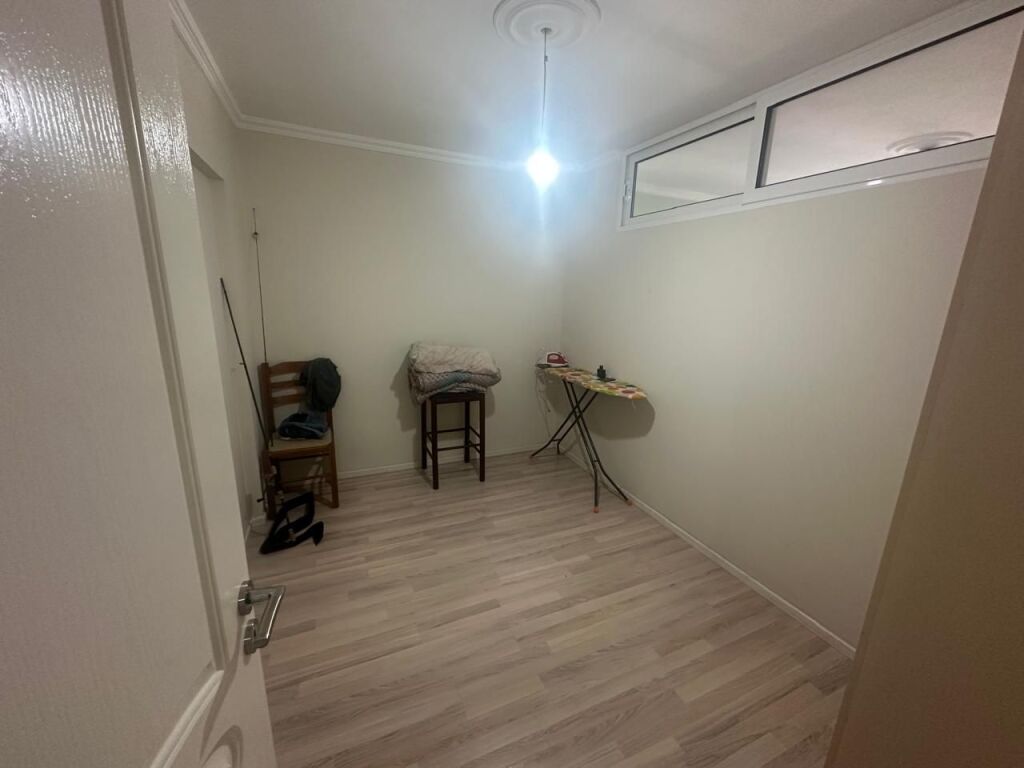 🏢Tek Shkolla“Mihal Grameno”jepet me qera apartament i pershtatur ne 2+1,i mobiluar  50,000 Lek(i diskutueshem)