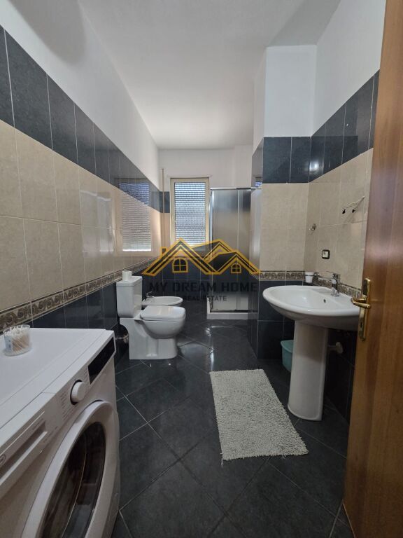 JEPET ME QIRA APARTAMENT 3+1+2 NE QENDER TE DURRESIT