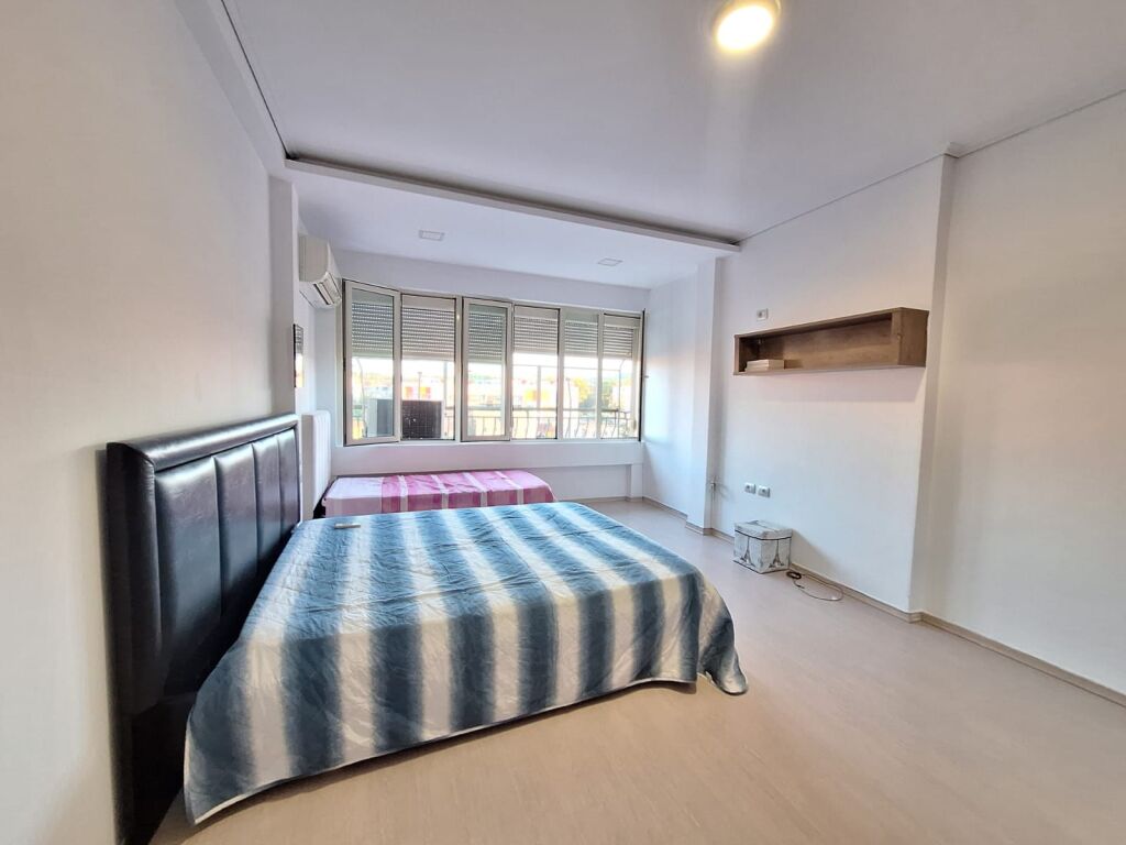 Shitet apartament 2+1+2 tualete tek Tregu Elektrik