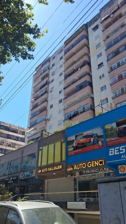 Jepet me qera 2+1 .Mobiluar ashensor ne laprake 50000 lek