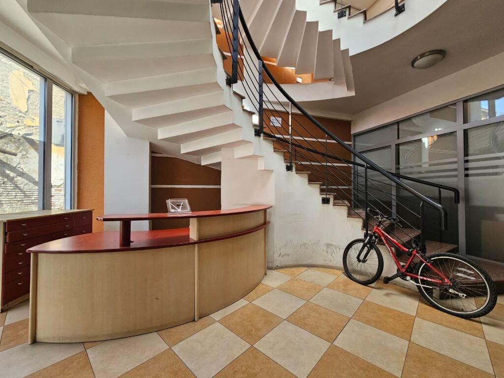Super space for rent for office + veranda + parking spot at Pazari I Ri