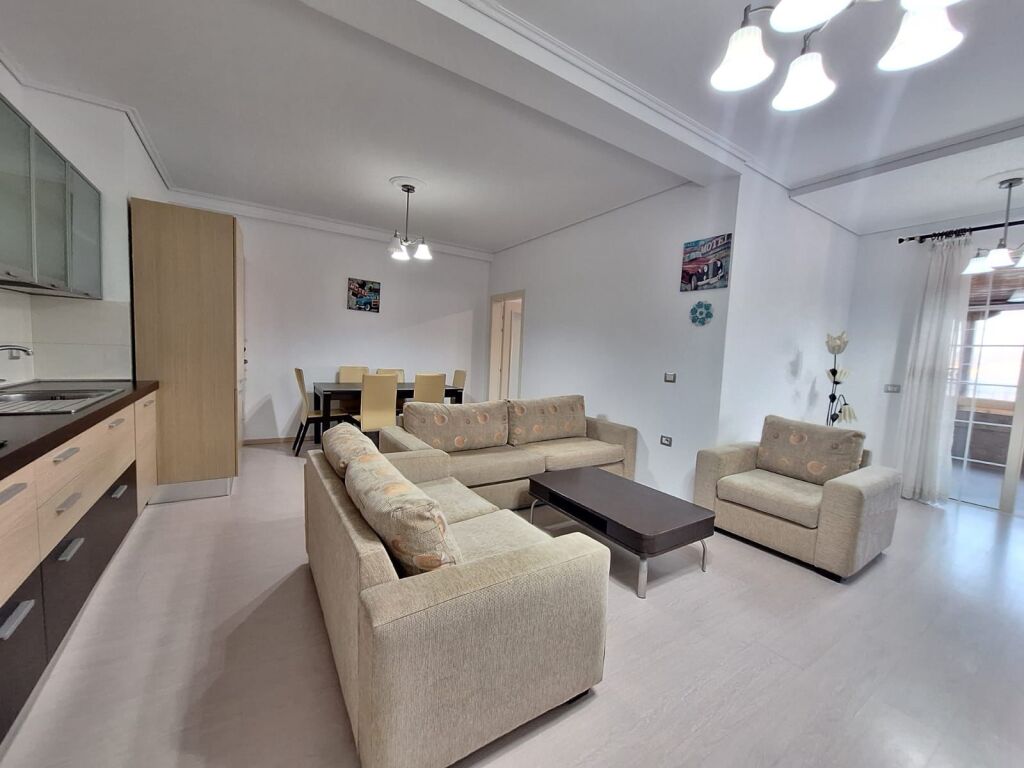Shitet apartament 2+1+2 tualete tek Tregu Elektrik