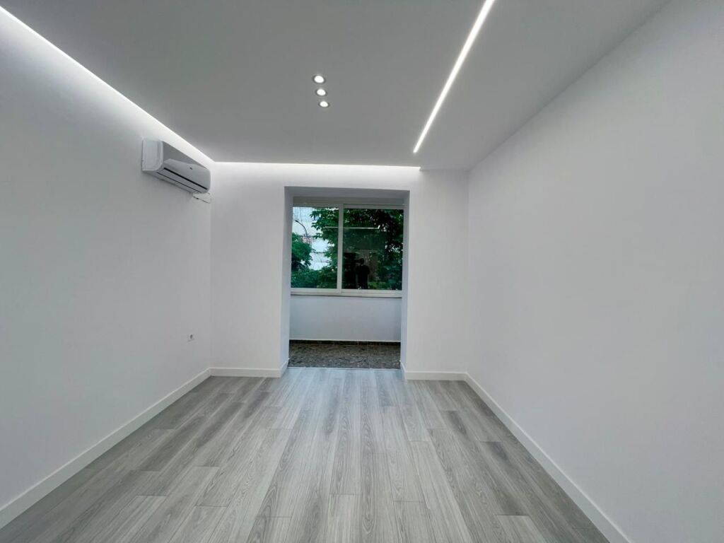 OFFICE FOR RENT IN THE CENTER, BARRICADES STREET