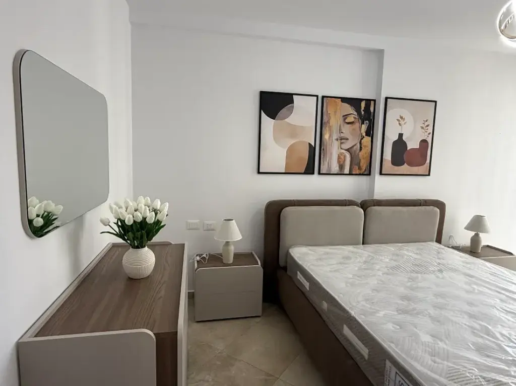 Rent | Apartament 2 + 1 | Rruga e Barrikadave | 800 €/month