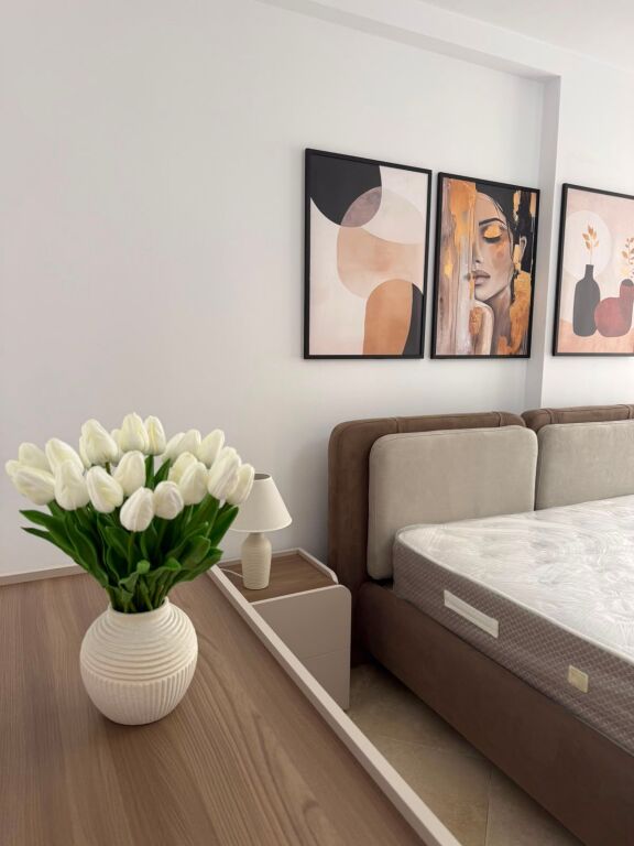 Rruga e Barrikadave Jepet me qira apartament 2+1