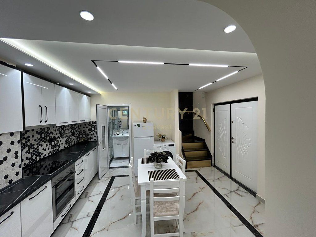 AMB. AMERIKANE, DUPLEX 2+1+2 FOR RENT