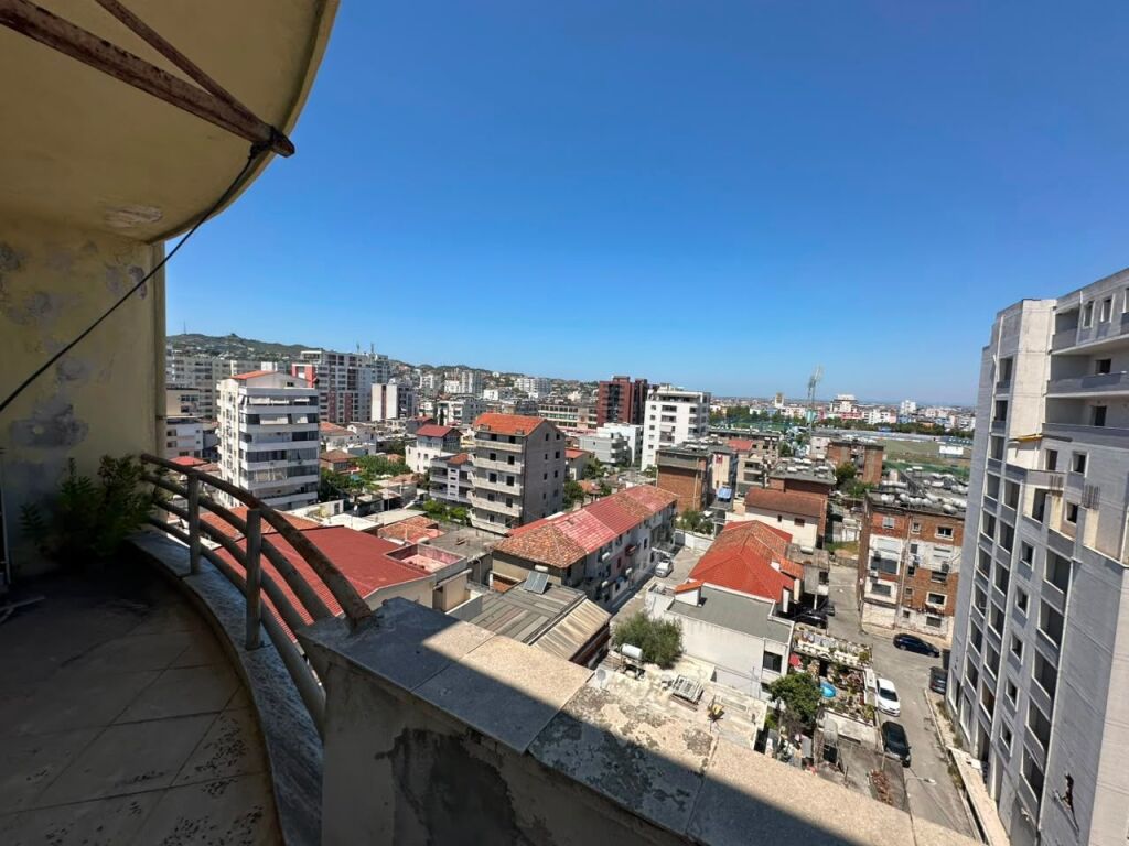🏡 Shitet Papafingo me Sipërfaqe të Madhe – Ish Rajoni, Durrës