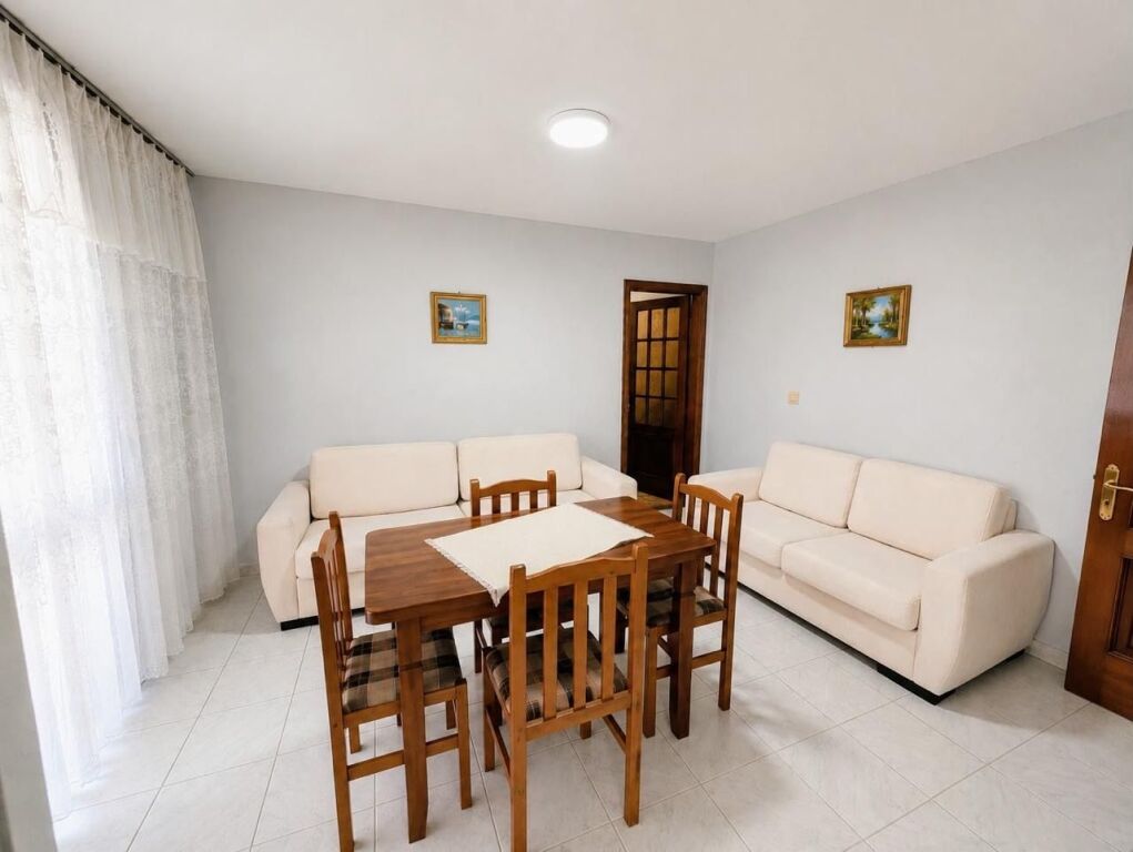Affittasi Appartamento 2+1+1 con Balcone