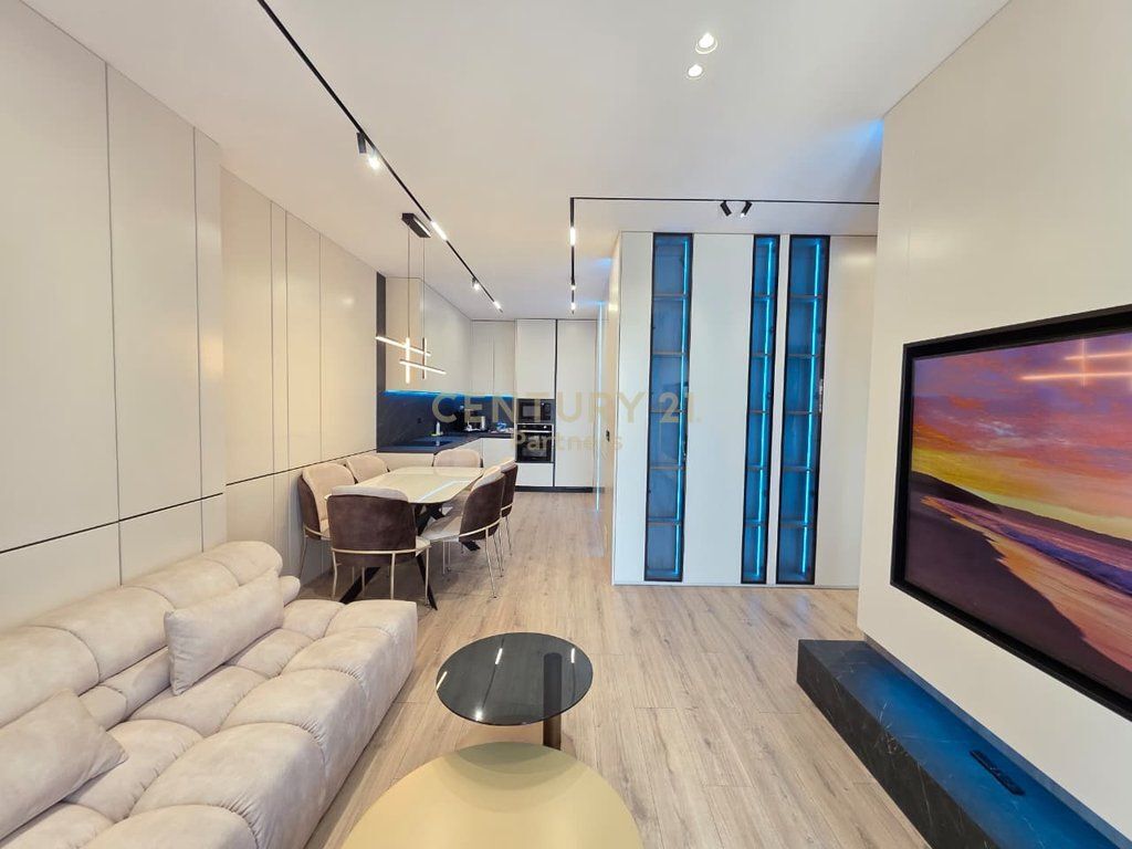 Apartament 2+1+2+Post Parkimi per shitje tek Ish-Fusha e Aviacionit