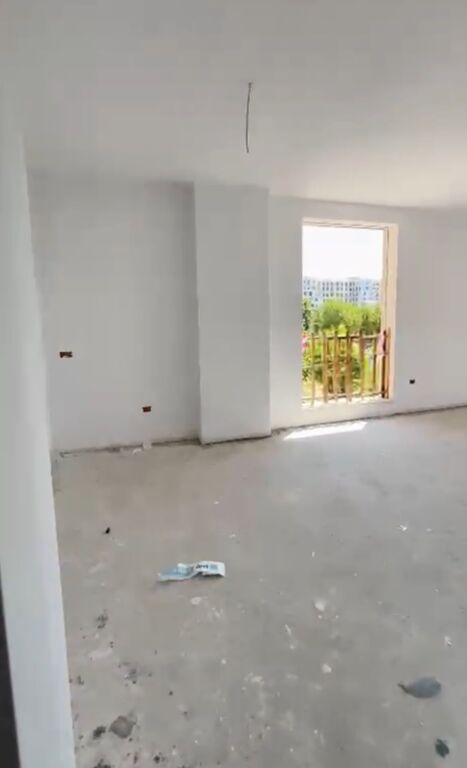 Shitet apartament 2+1+2