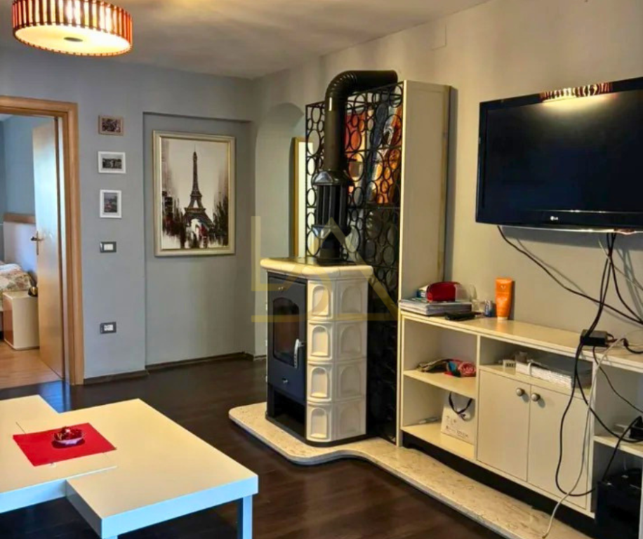 Apartament 3+1 me Qira – Sheshi Skënderbej, Tiranë