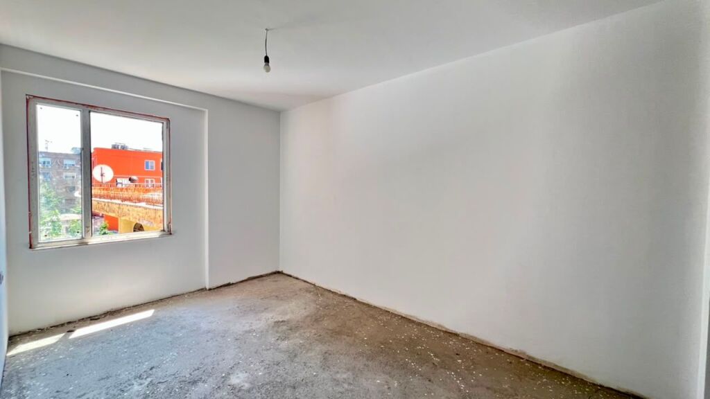 🏠 **FOR SALE: 2+1+1 Apartment with Walk-in Closet**  📍 Xhamllik 🌞 South Facing 💰 €187,000 🏢 Building Completion: 2026 🏢 2nd Floor 📐 99 m²  🔥 **Ready to Move In – August 2026** 🔥