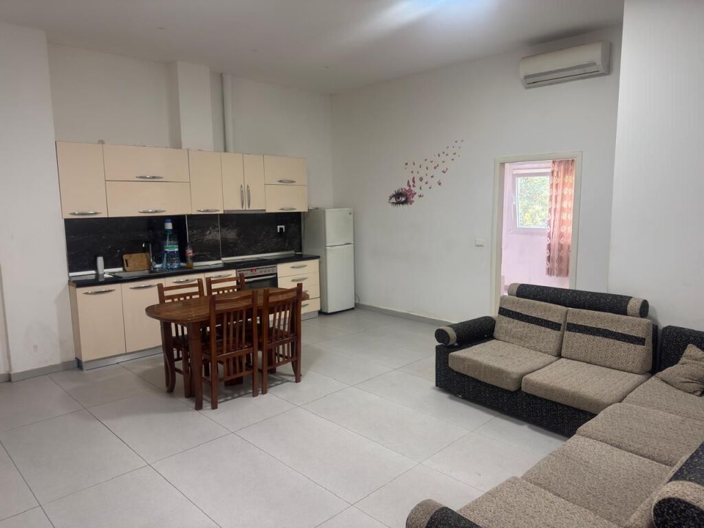 Qera | Shtëpi private 3 + 1 | Fresku | 550 €/muaj