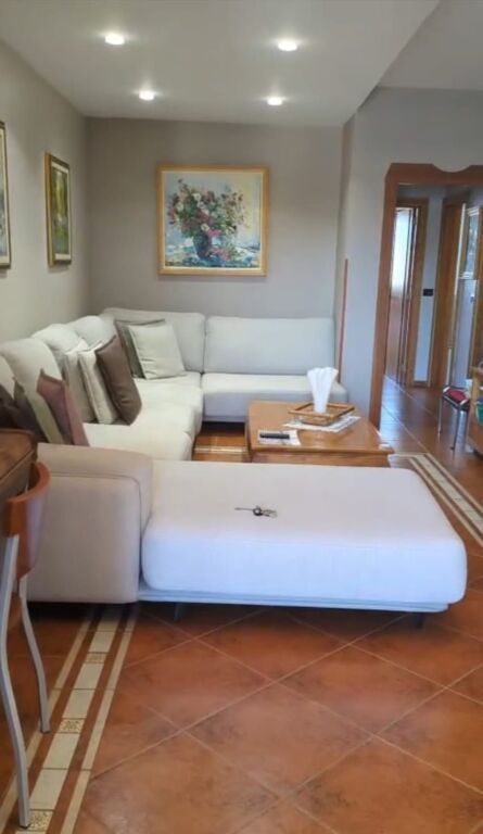 Shitje | Apartament 2 + 1 | Rruga Fortuzi | 300000 €
