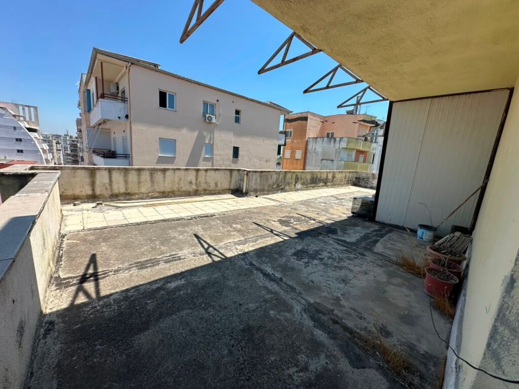 🏡 Shitet Papafingo me Sipërfaqe të Madhe – Ish Rajoni, Durrës
