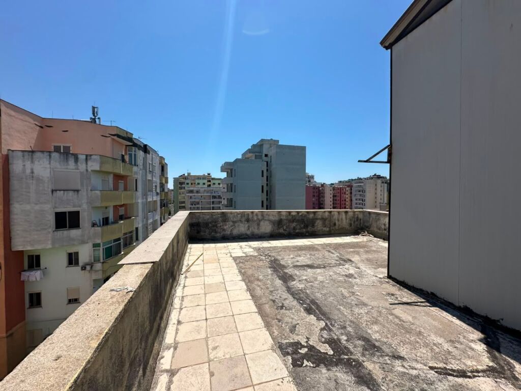 🏡 Shitet Papafingo me Sipërfaqe të Madhe – Ish Rajoni, Durrës