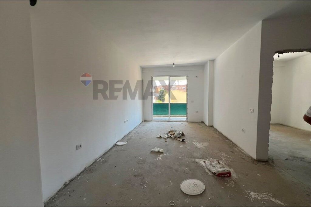 Shitet Apartament 2+1+2 në Kompleksin Mirabella!