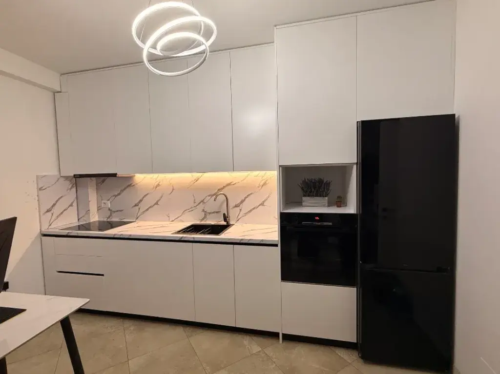 Rent | Apartament 2 + 1 | Rruga e Barrikadave | 800 €/month