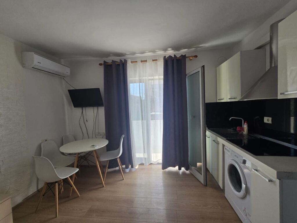 Gazoniere kat 4 pa ashensore,te 21 dhjetori,440 mije leke