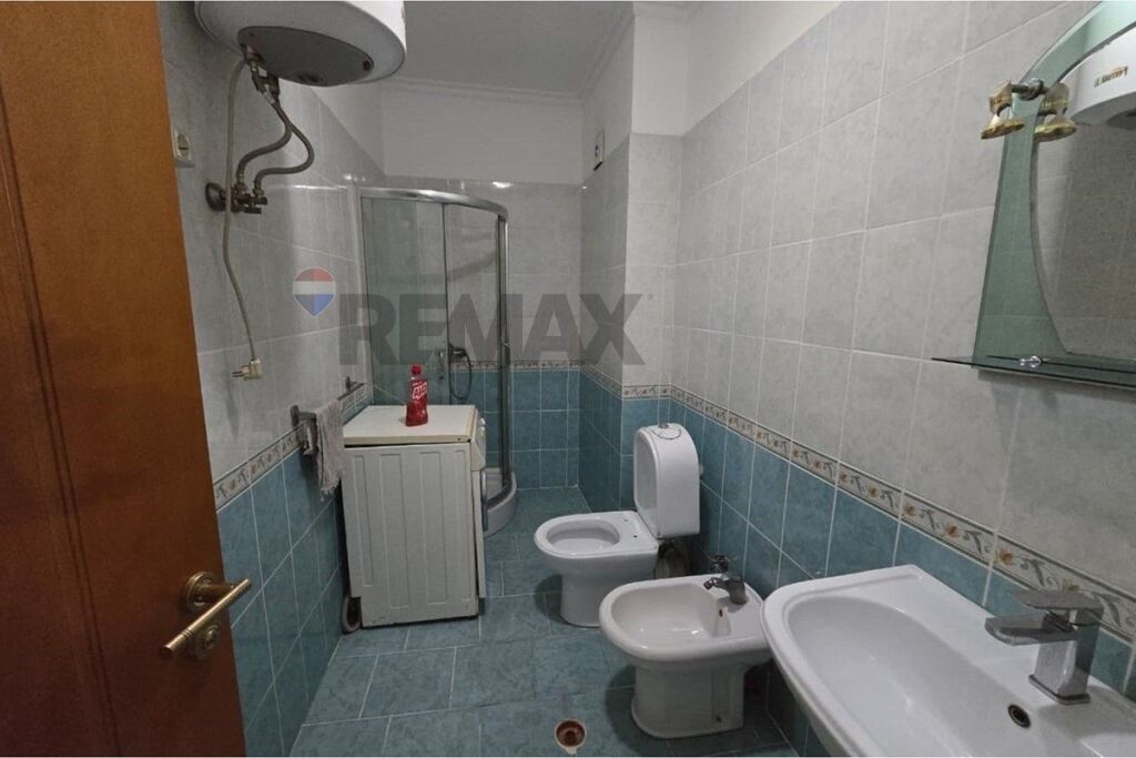 Ofrohet apartament 2+1+2 me qira Astir.