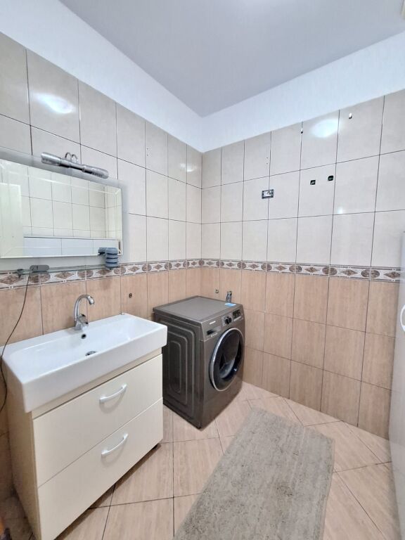 Shitet apartament 2+1+2 tualete tek Tregu Elektrik