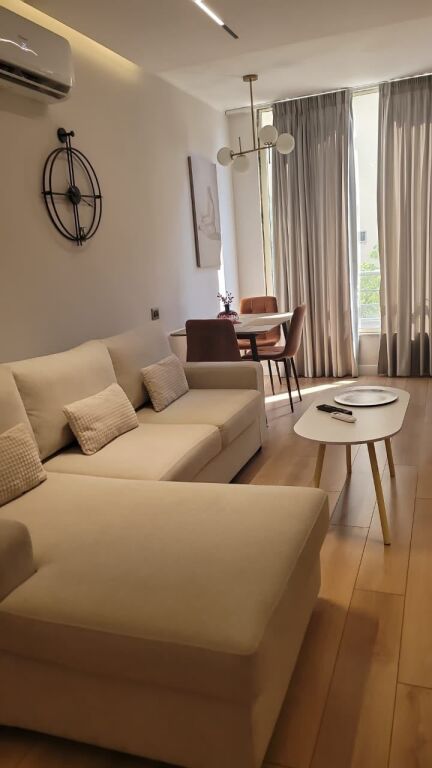 Garsoniere me qera – pranë Qendrës Kristal