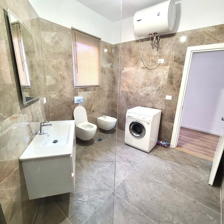 Jepet Me Qera: Shtëpi Private ( 1 Kateshe Me Oborr ) 2+1 ** Teg - Rr. E Vilave - 100% I Ri, Cilesi Premium | Jepet Bosh Ose I Mobiluar ** Sipas Kerkeses | 60,000 Leke/Muaj