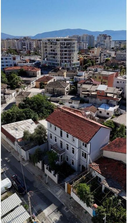 Opportunità Unica di Investimento | Edificio a 3 Piani vicino a Piazza della Bandiera, Vlora