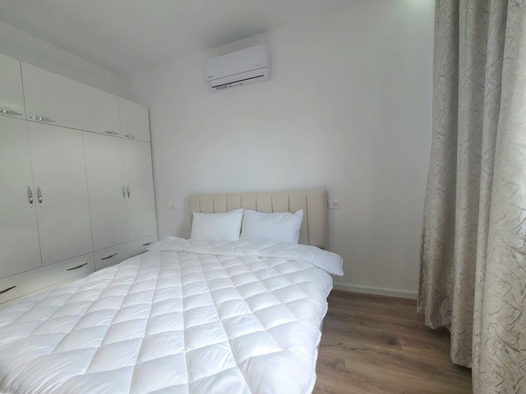 Jepet Me Qera: Shtëpi Private ( 1 Kateshe Me Oborr ) 2+1 ** Teg - Rr. E Vilave - 100% I Ri, Cilesi Premium | Jepet Bosh Ose I Mobiluar ** Sipas Kerkeses | 60,000 Leke/Muaj