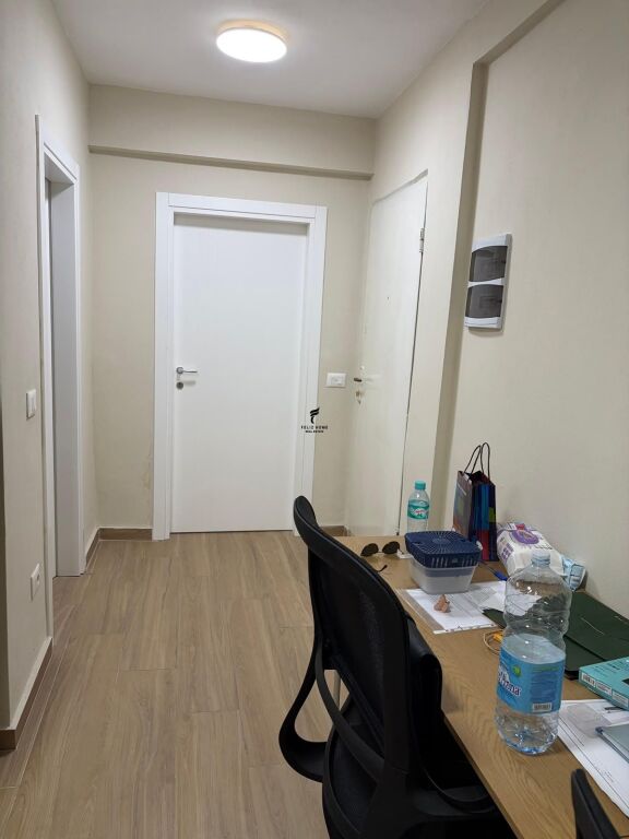 UFFICIO IN AFFITTO 50 M2 PIAZZA WILLSON 55.000 LEKE FH-83906