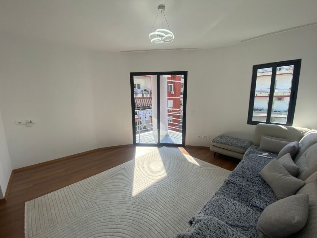 Apartament 2+1 për qera në Fresk !