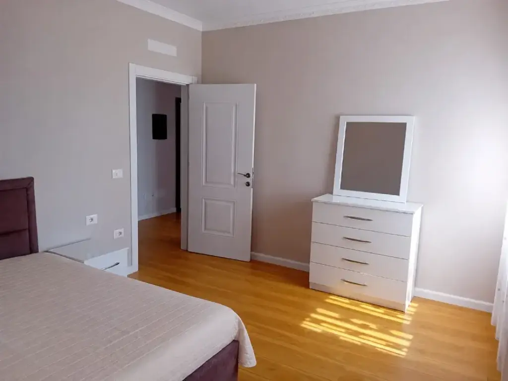 Qera | Apartament 2 + 1 | Gjimnazi \”Ibrahim Rugova\” | 350 €/muaj