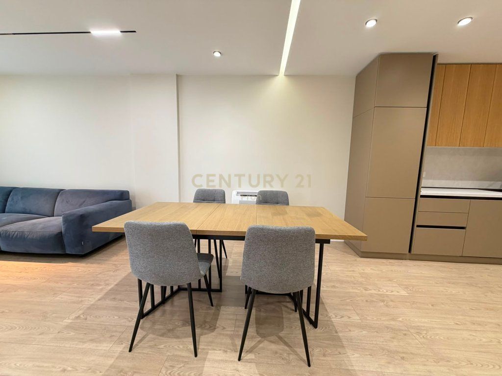 Affittasi appartamento 2+1+2 in Via Elbasani