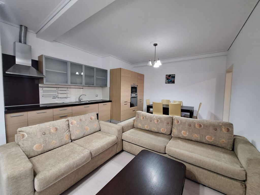 Shitet apartament 2+1+2 tualete tek Tregu Elektrik