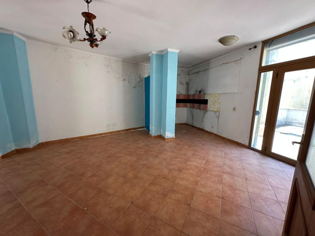 🏡 Shitet Papafingo me Sipërfaqe të Madhe – Ish Rajoni, Durrës