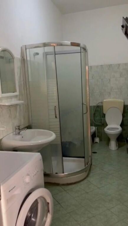 Qera | Shtëpi private 1 + 1 | Rruga Xhanfize Keko | 300 €/muaj