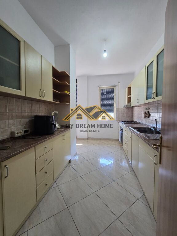 JEPET ME QIRA APARTAMENT 3+1+2 NE QENDER TE DURRESIT