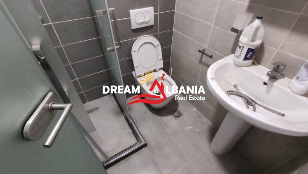 Jepen Zyra me qera ne Rrugen 5 Maji prane Concord (ID 42611571)
