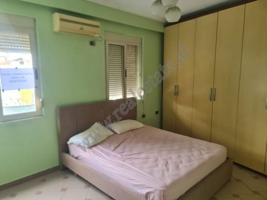 Jepet Me Qera Apartament 1+1+1 Ballkon