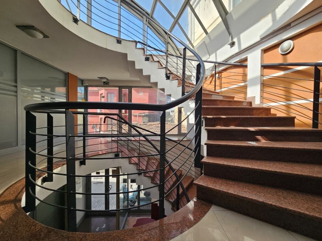 Super space for rent for office + veranda + parking spot at Pazari I Ri