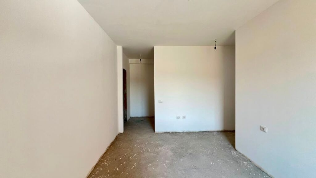 🏠 **FOR SALE: 2+1+1 Apartment with Walk-in Closet**  📍 Xhamllik 🌞 South Facing 💰 €187,000 🏢 Building Completion: 2026 🏢 2nd Floor 📐 99 m²  🔥 **Ready to Move In – August 2026** 🔥